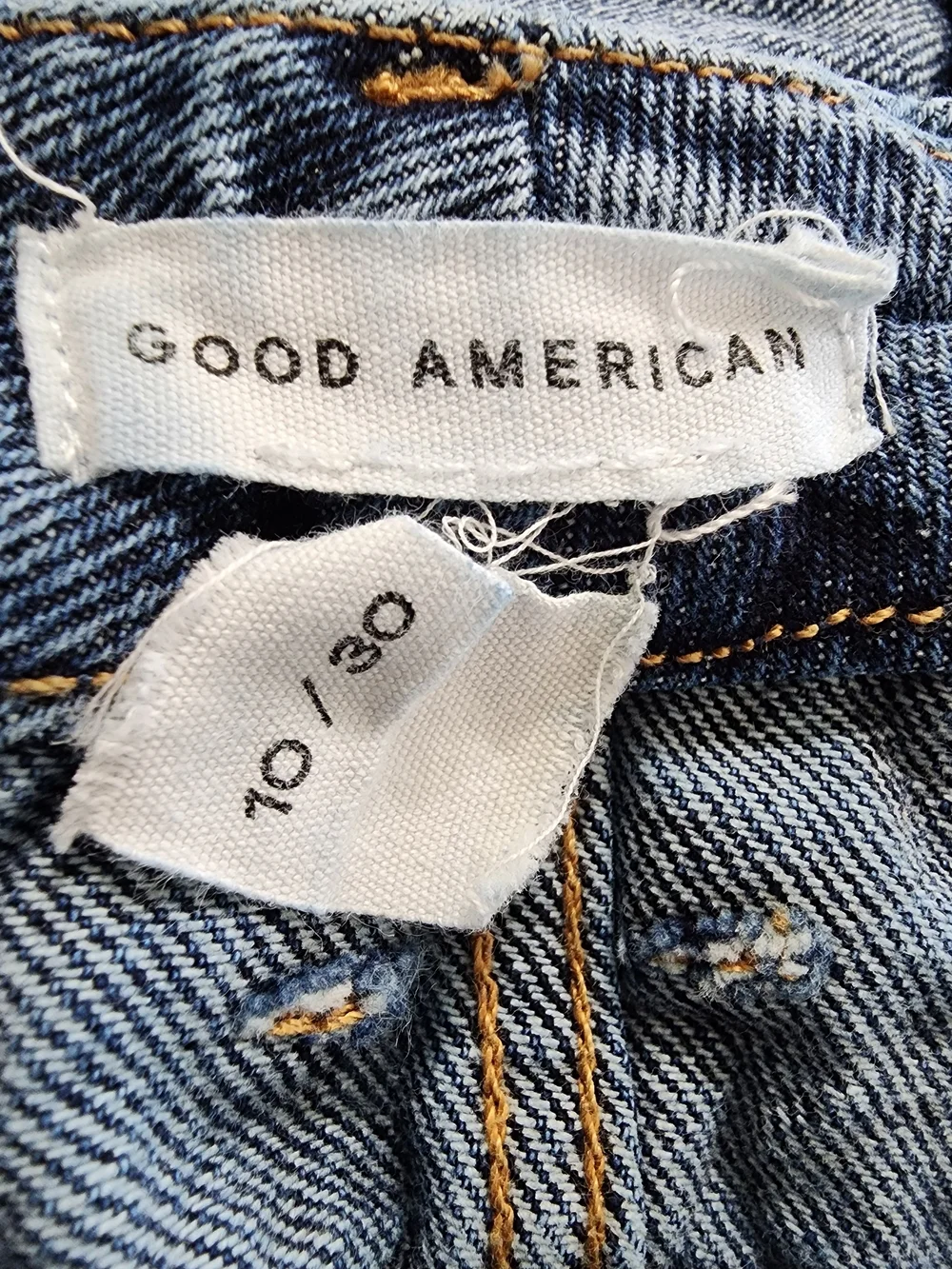 Good American Distressed Denim Mini Skirt Raw Hem Slit Size 10/30